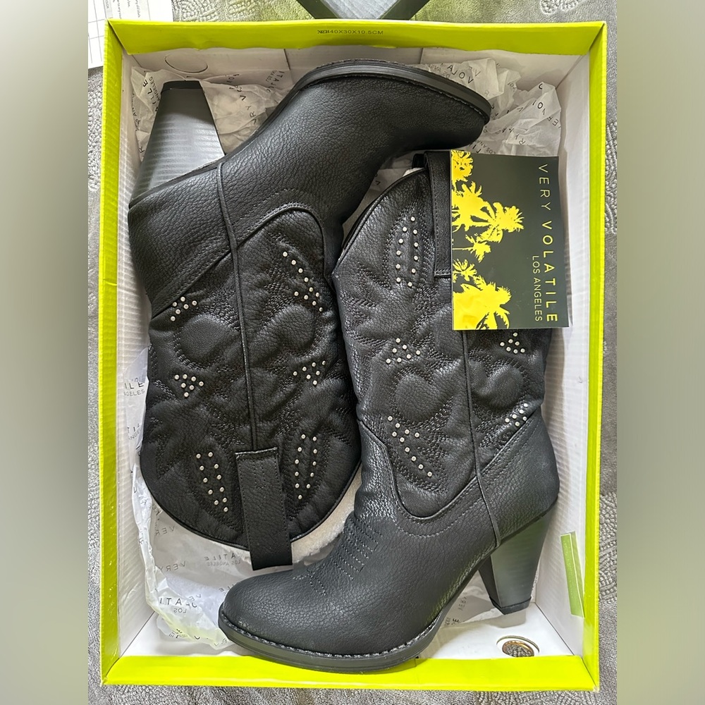 Very volatile Los Angeles black cowboy boots with silver embellishments 7.5